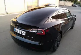 Tesla, Model 3