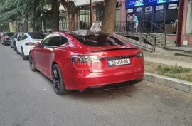 Tesla, Model S