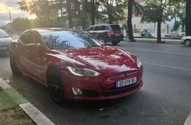 Tesla, Model S