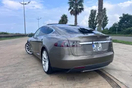 Tesla, Model S