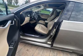 Tesla, Model S
