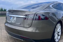 Tesla, Model S