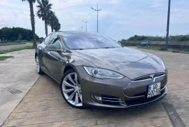 Tesla, Model S