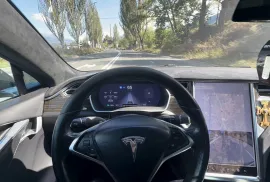 Tesla, Model S