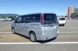 Toyota, Noah