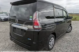 Nissan, Serena