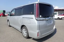 Toyota, Noah