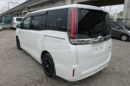 Toyota, Noah