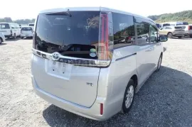 Toyota, Noah