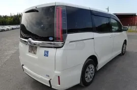 Toyota, Noah