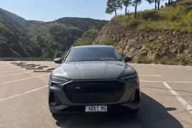 Audi, E-TRON