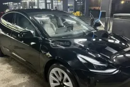Tesla, Model 3