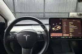 Tesla, Model 3