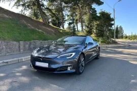 Tesla, Model S