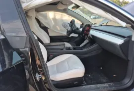 Tesla, Model 3