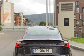 Tesla, Model 3