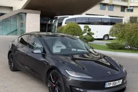 Tesla, Model 3