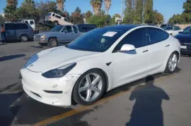Tesla, Model 3