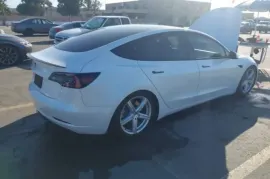 Tesla, Model 3