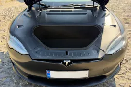 Tesla, Model S