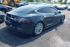 Tesla, Model S