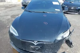 Tesla, Model S