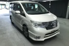 Nissan, Serena