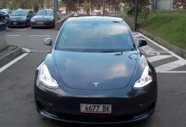 Tesla, Model 3