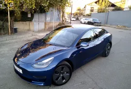 Tesla, Model 3