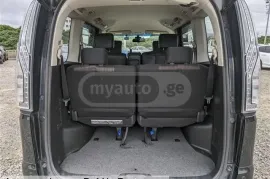 Nissan, Serena