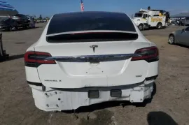 Tesla, Model X