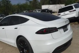 Tesla, Model S