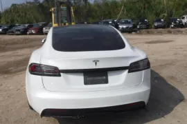 Tesla, Model S