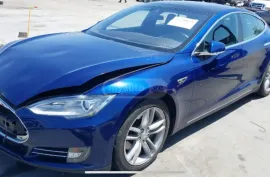 Tesla, Model S