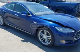 Tesla, Model S