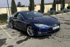 Tesla, Model S