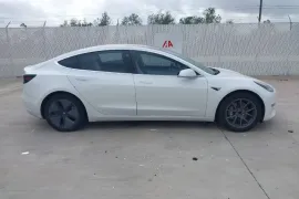 Tesla, Model 3