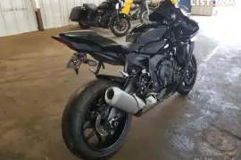 Yamaha, YZF-R1