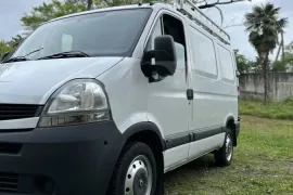 Renault , Master