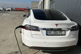 Tesla, Model S