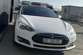 Tesla, Model S