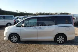 Toyota, Noah