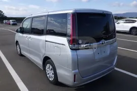 Toyota, Noah