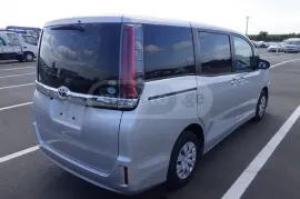 Toyota, Noah