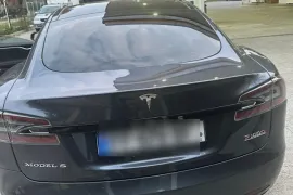 Tesla, Model S