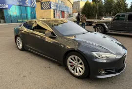 Tesla, Model S