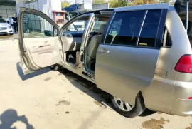 Nissan, Minivan