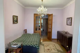 For Rent, 3 Room, Old building, Tbilisi, saburtalo