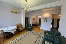 For Rent, 3 Room, Old building, Tbilisi, saburtalo