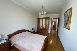 For Rent, 3 Room, Old building, Tbilisi, saburtalo